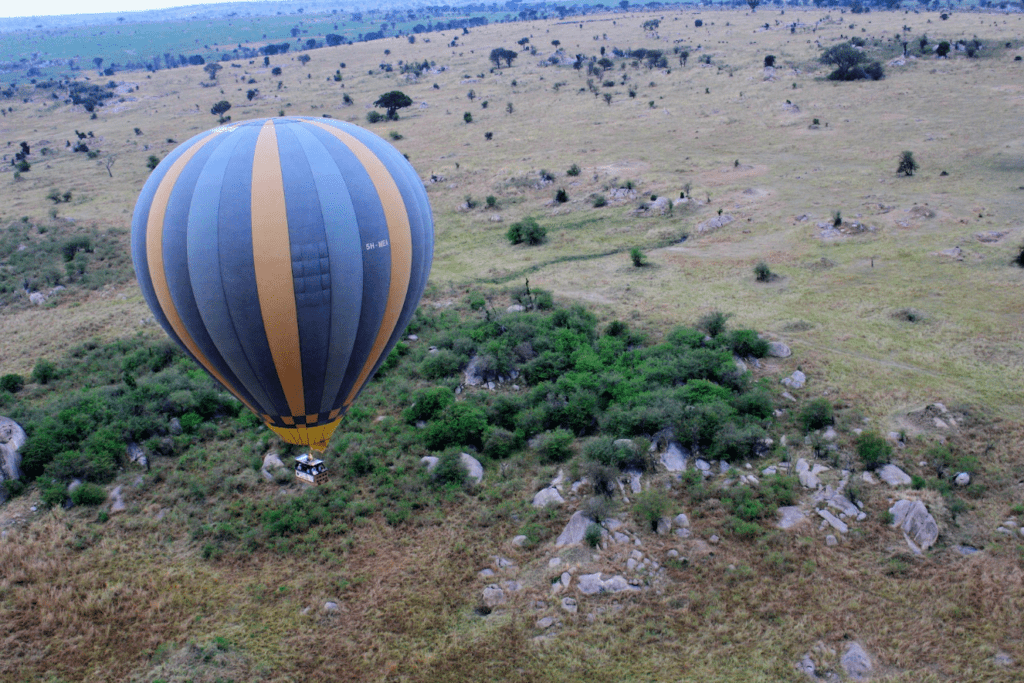 Hot air balloon in Serengeti 