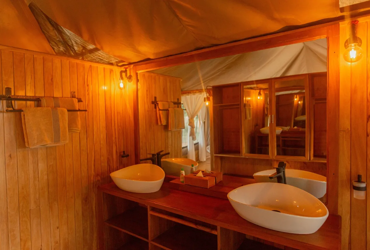 Signature luxury camp1