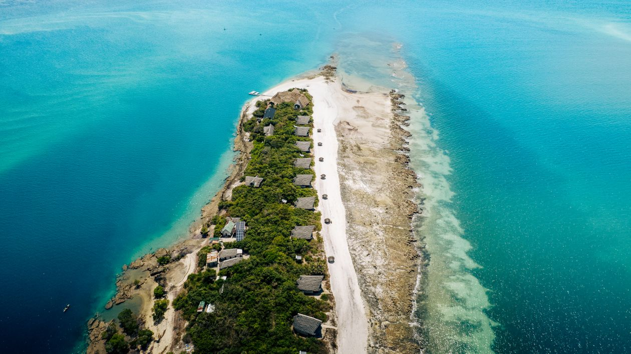 See the coastline of Zanzibar as an add-on to your African safari